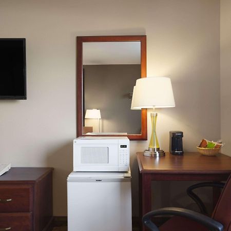 Super 8 By Wyndham Fremont Ne Motel Bagian luar foto