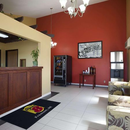 Super 8 By Wyndham Fremont Ne Motel Bagian luar foto