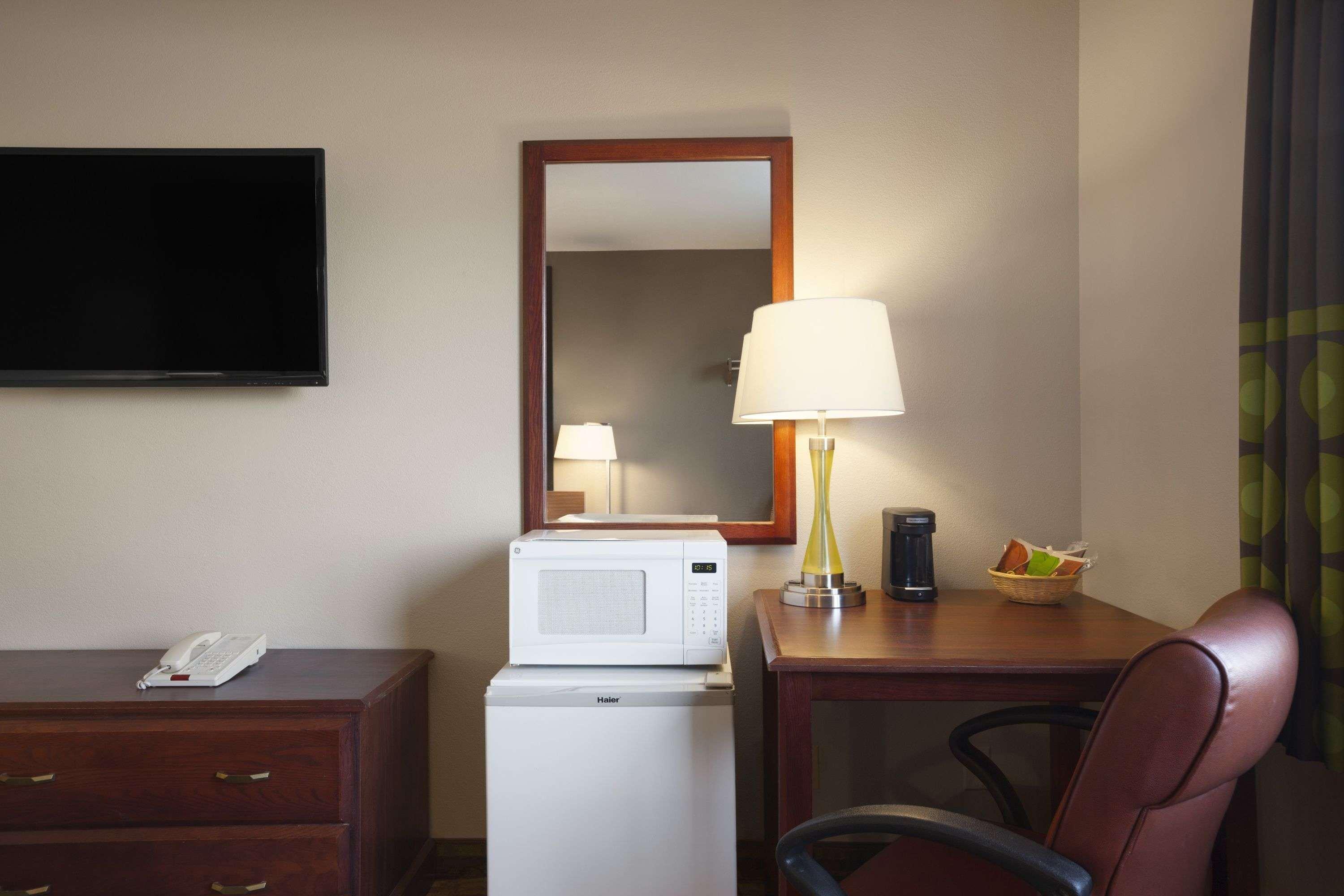 Super 8 By Wyndham Fremont Ne Motel Bagian luar foto