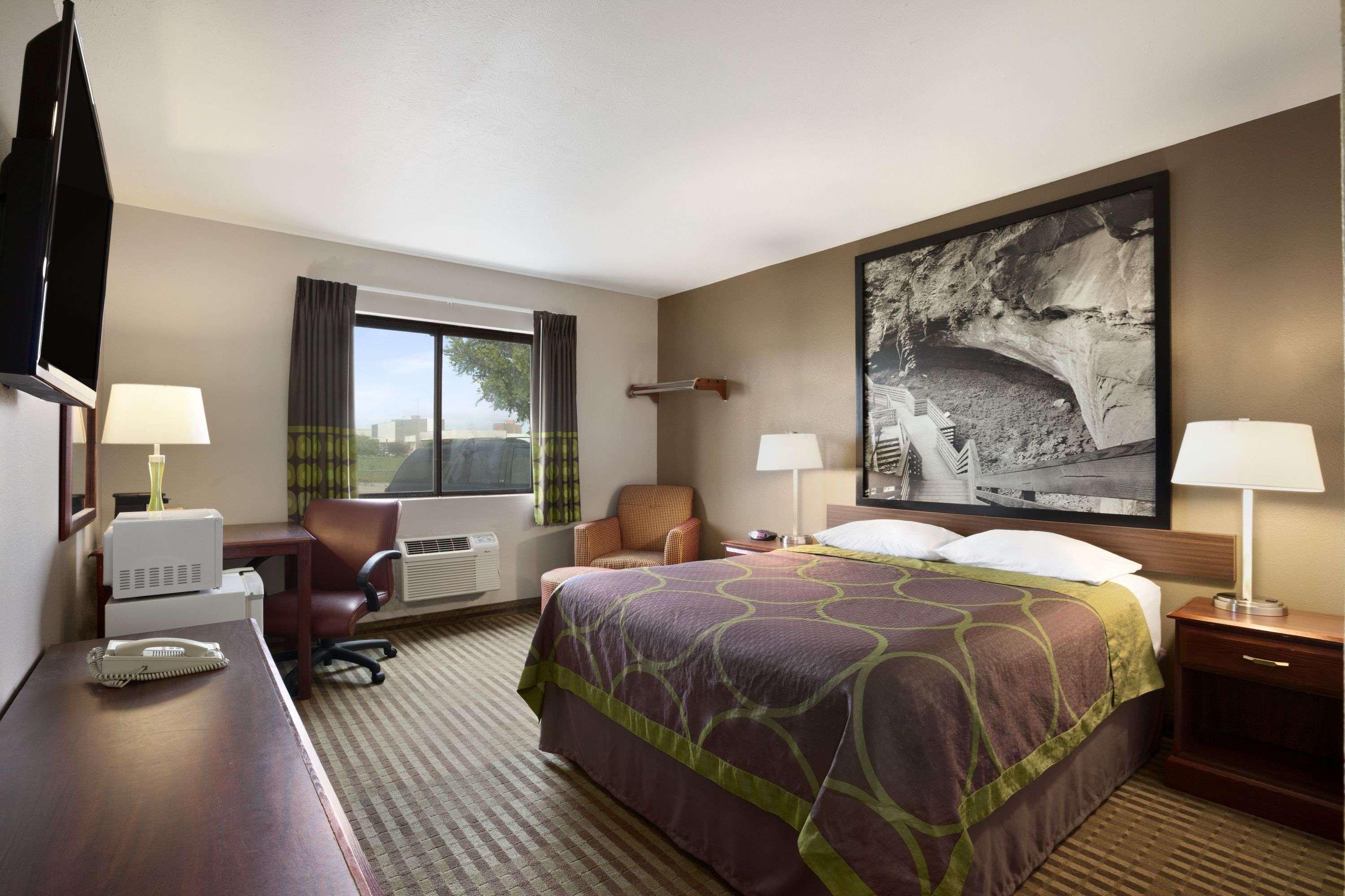 Super 8 By Wyndham Fremont Ne Motel Bagian luar foto