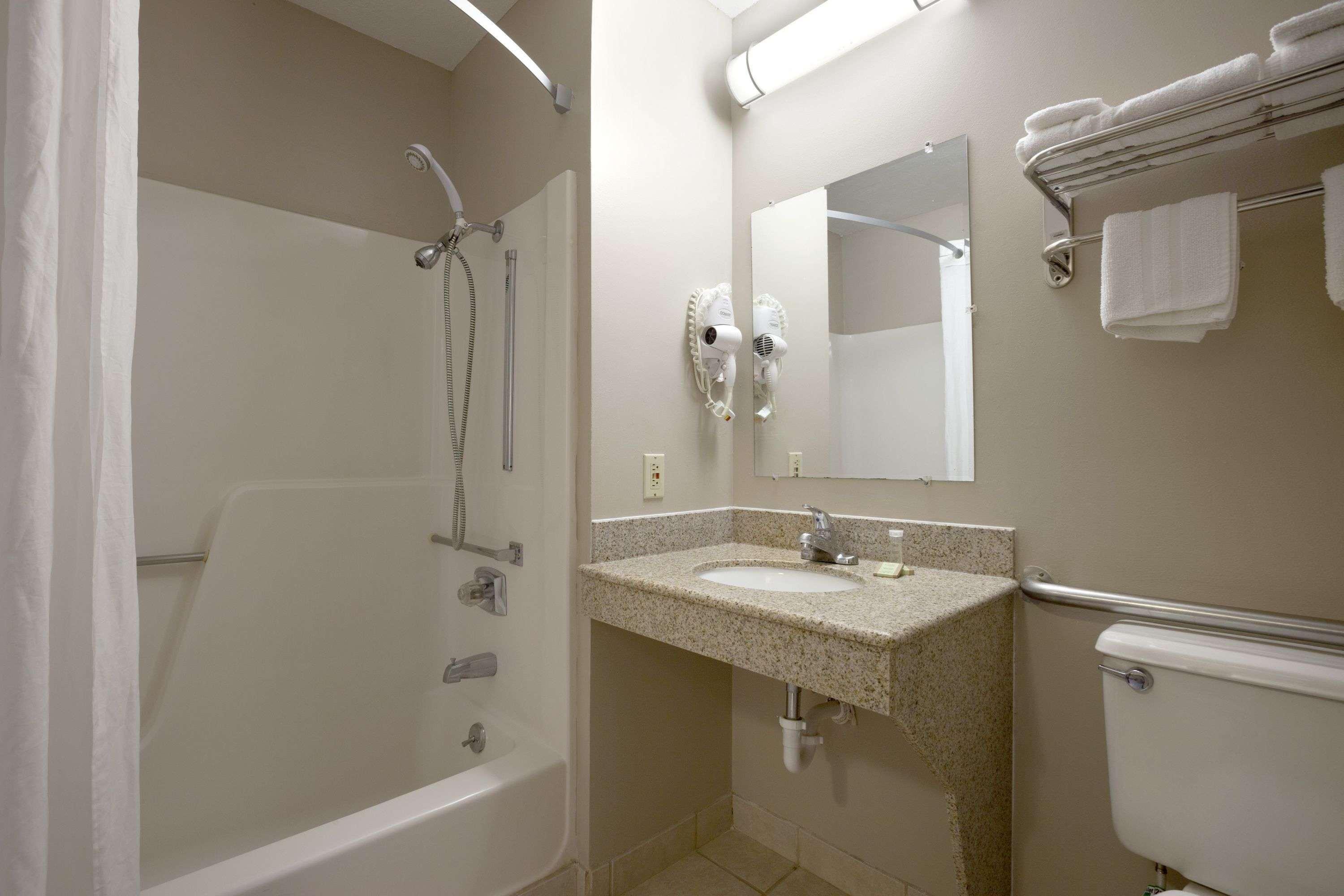 Super 8 By Wyndham Fremont Ne Motel Bagian luar foto