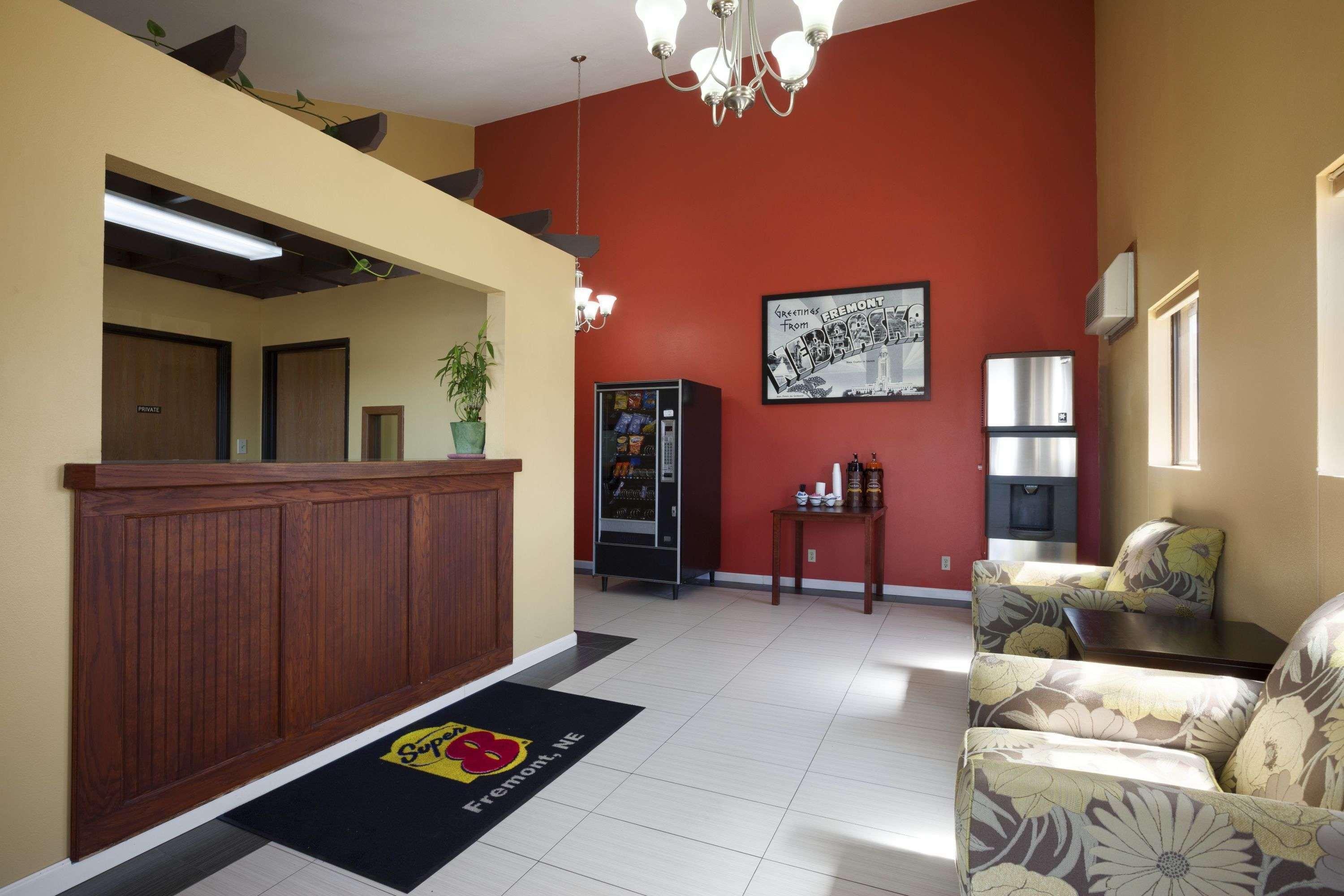 Super 8 By Wyndham Fremont Ne Motel Bagian luar foto