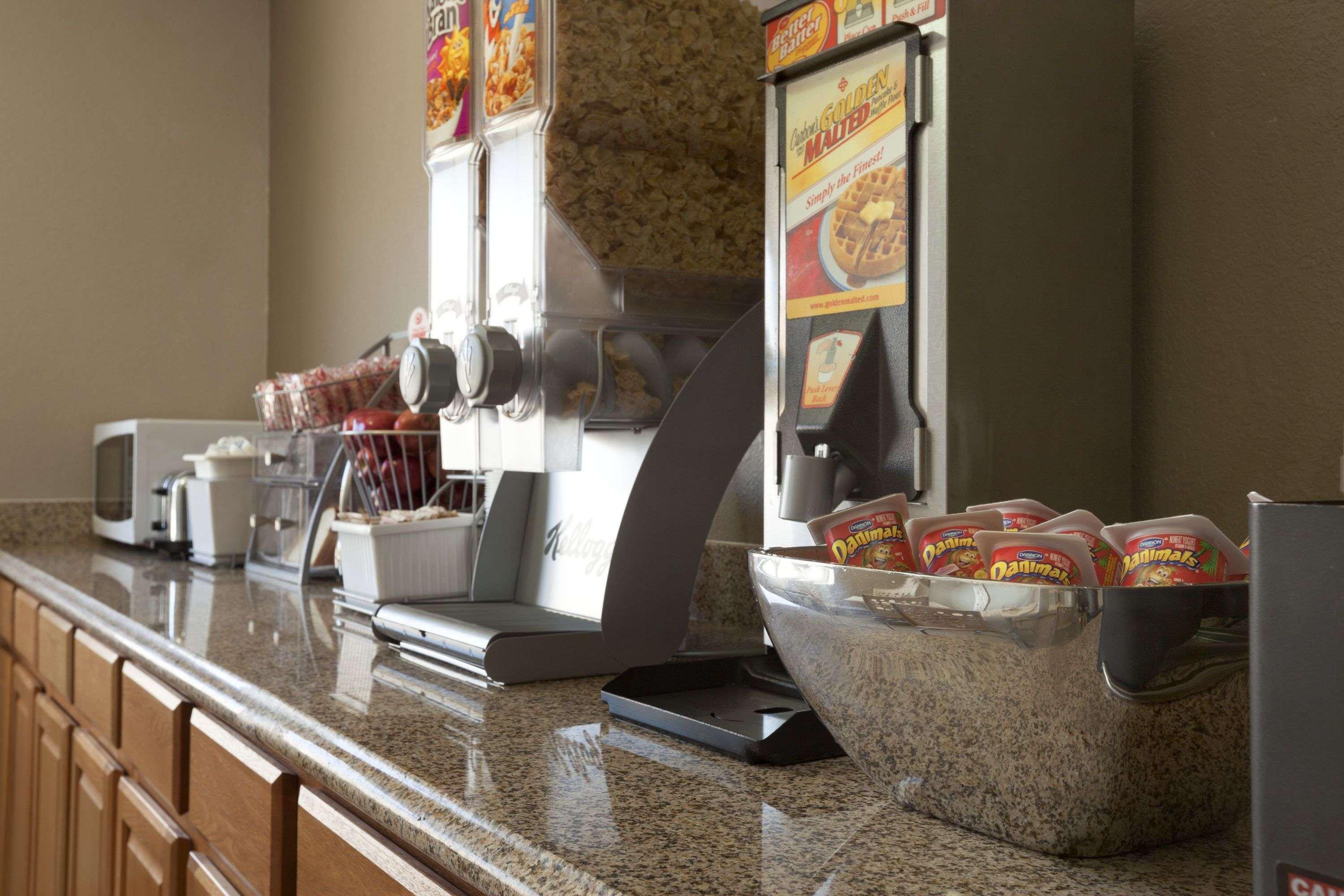 Super 8 By Wyndham Fremont Ne Motel Bagian luar foto