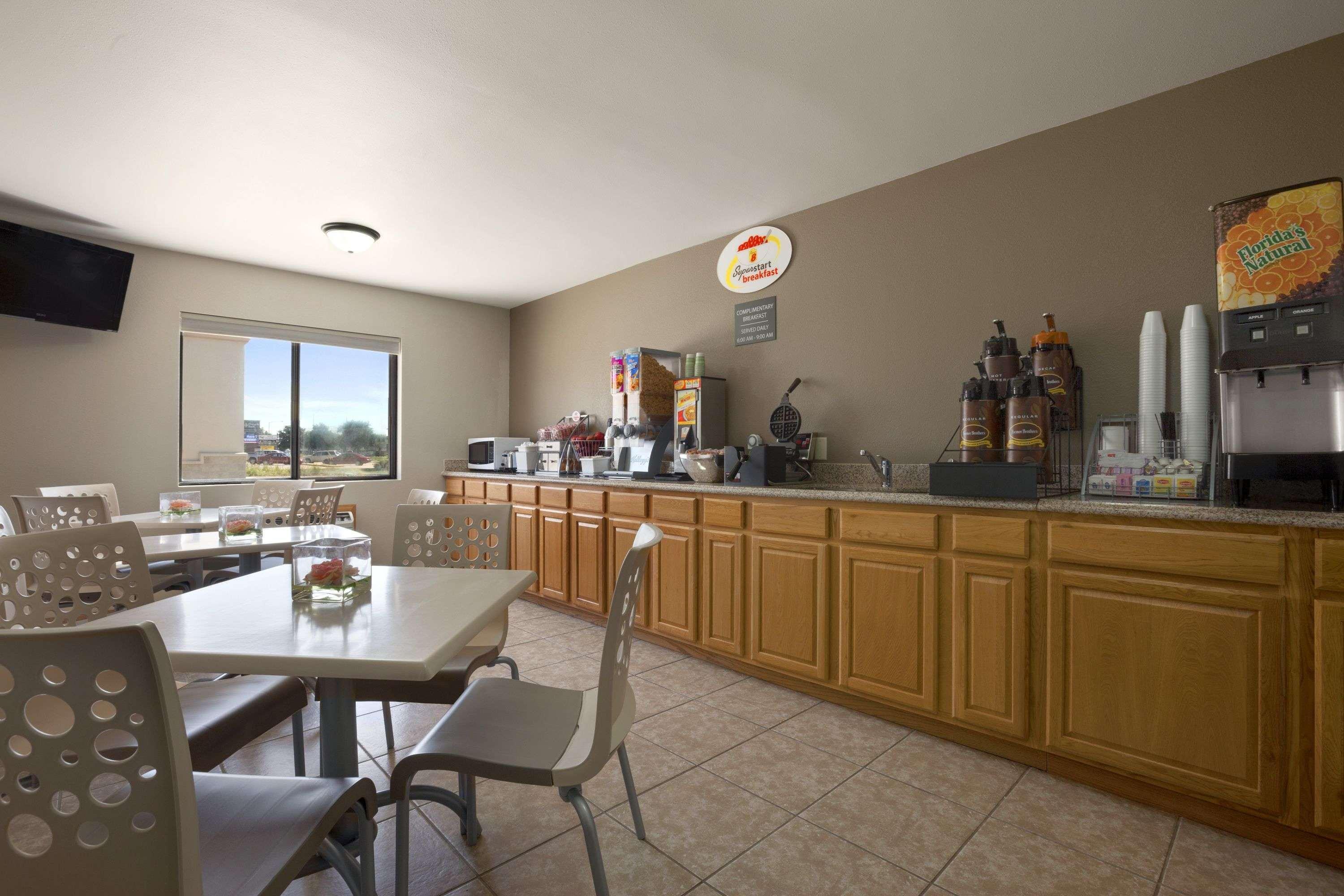 Super 8 By Wyndham Fremont Ne Motel Bagian luar foto