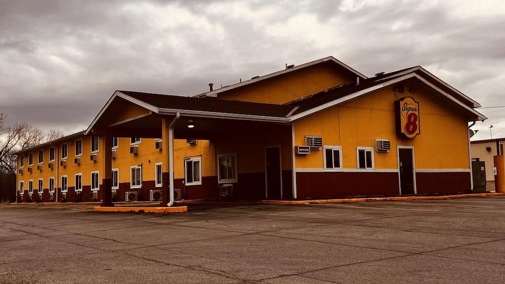 Super 8 By Wyndham Fremont Ne Motel Bagian luar foto
