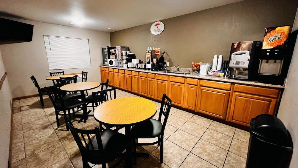Super 8 By Wyndham Fremont Ne Motel Bagian luar foto