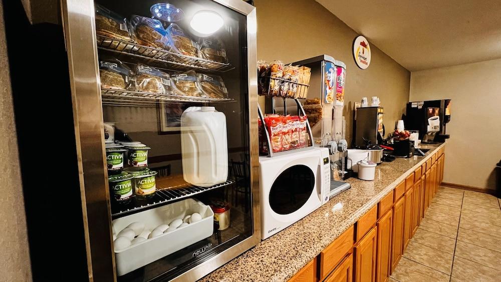 Super 8 By Wyndham Fremont Ne Motel Bagian luar foto