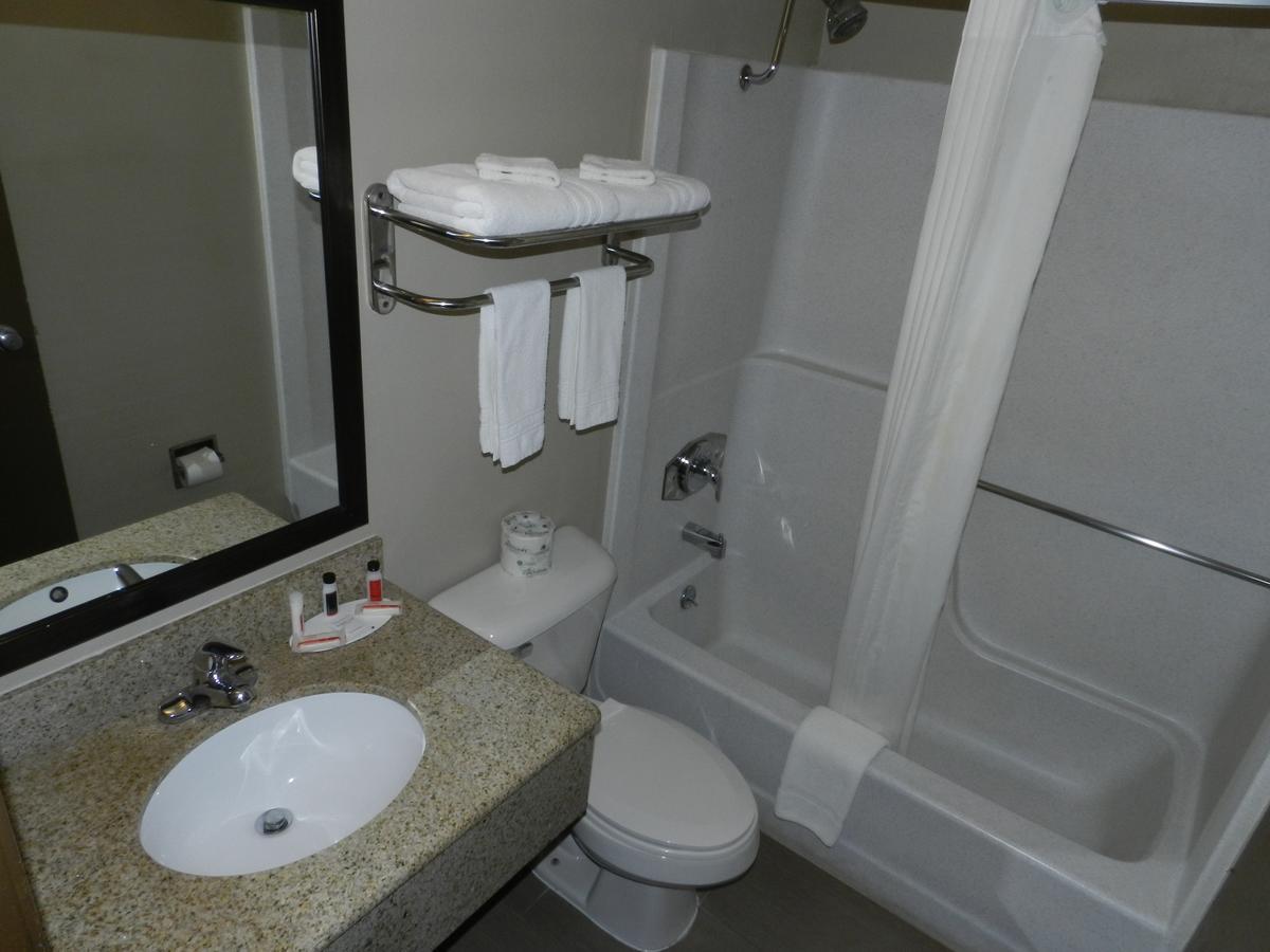 Super 8 By Wyndham Fremont Ne Motel Bagian luar foto